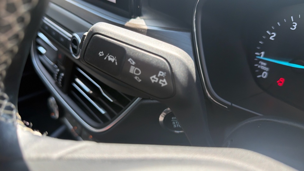 Ford Focus Vignale 1.0 EcoBoost 125 5dr Petrol Hatchback - Image 29