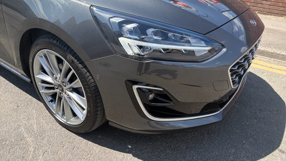 Ford Focus Vignale 1.0 EcoBoost 125 5dr Petrol Hatchback - Image 39