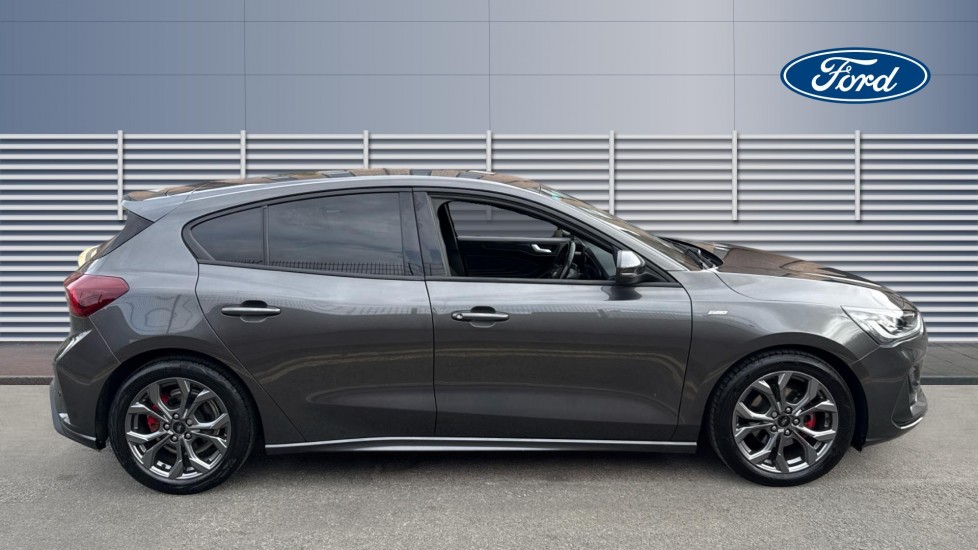 Ford Focus 1.0 EcoBoost Hybrid mHEV ST-Line 5dr Petrol Hatchback - Image 5