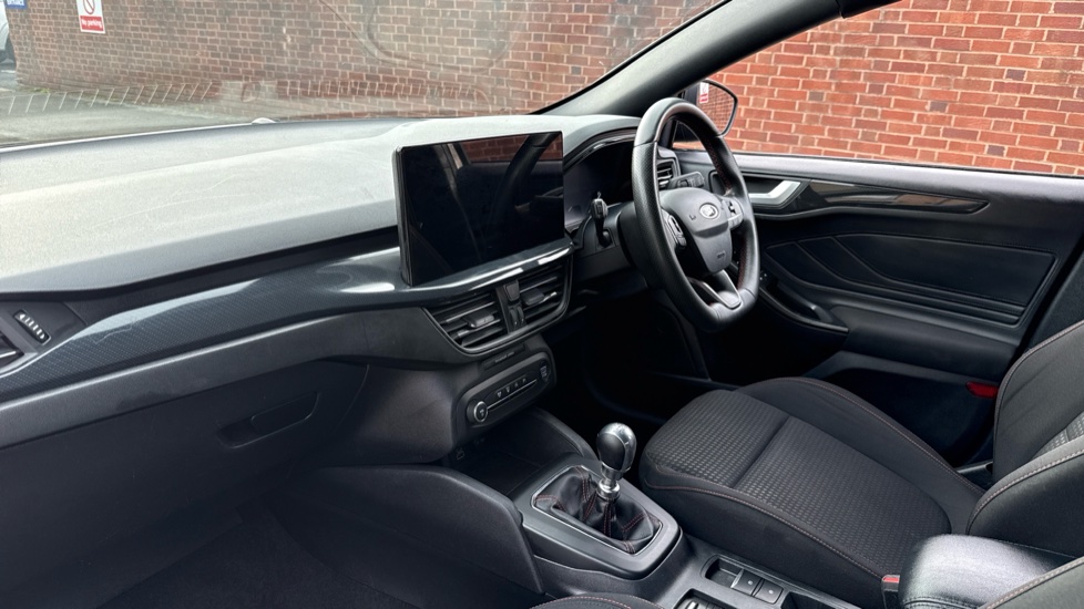 Ford Focus 1.0 EcoBoost Hybrid mHEV ST-Line 5dr Petrol Hatchback - Image 9