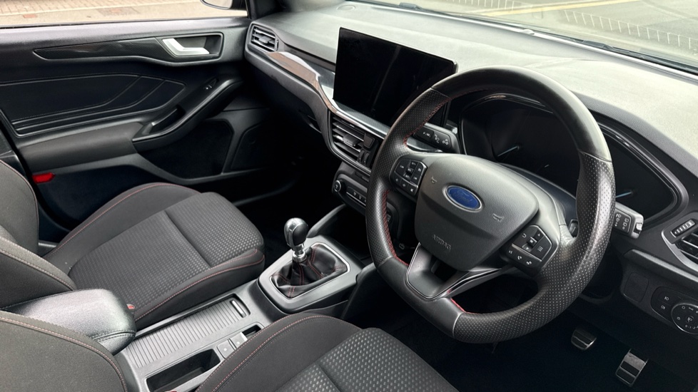 Ford Focus 1.0 EcoBoost Hybrid mHEV ST-Line 5dr Petrol Hatchback - Image 11