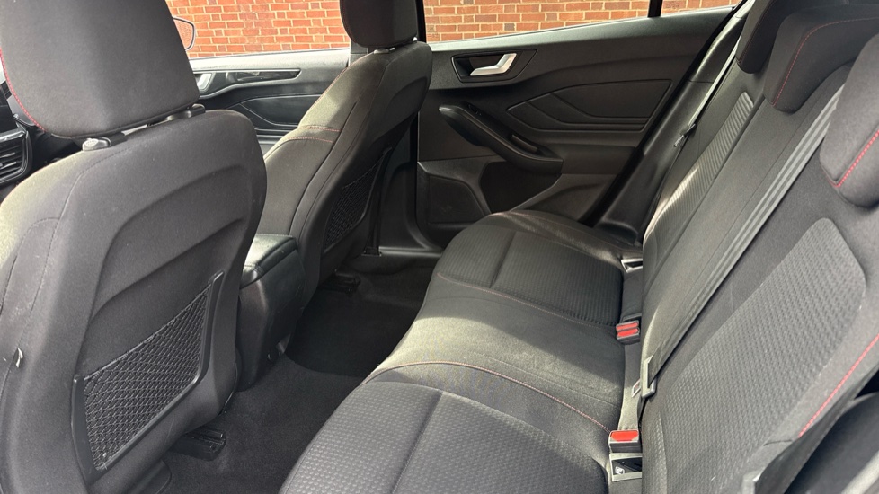 Ford Focus 1.0 EcoBoost Hybrid mHEV ST-Line 5dr Petrol Hatchback - Image 16