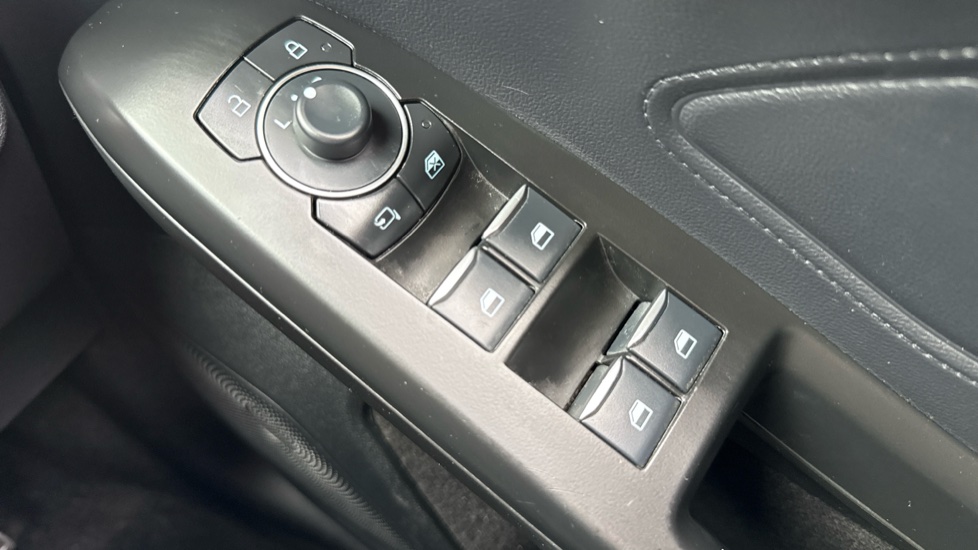 Ford Focus 1.0 EcoBoost Hybrid mHEV ST-Line 5dr Petrol Hatchback - Image 17