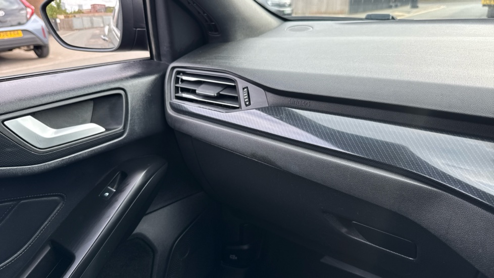 Ford Focus 1.0 EcoBoost Hybrid mHEV ST-Line 5dr Petrol Hatchback - Image 23