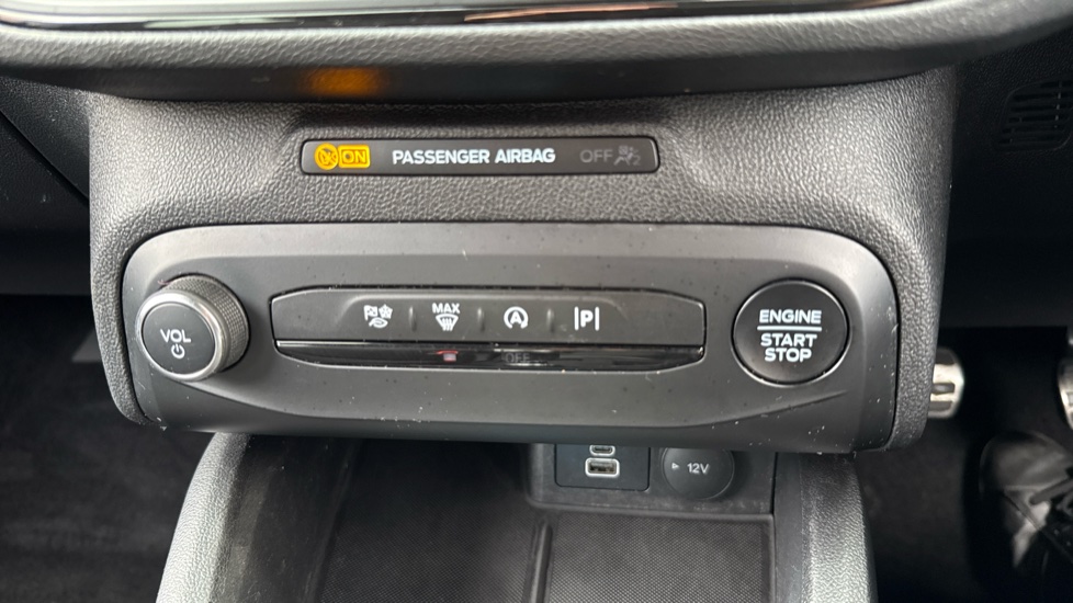 Ford Focus 1.0 EcoBoost Hybrid mHEV ST-Line 5dr Petrol Hatchback - Image 31
