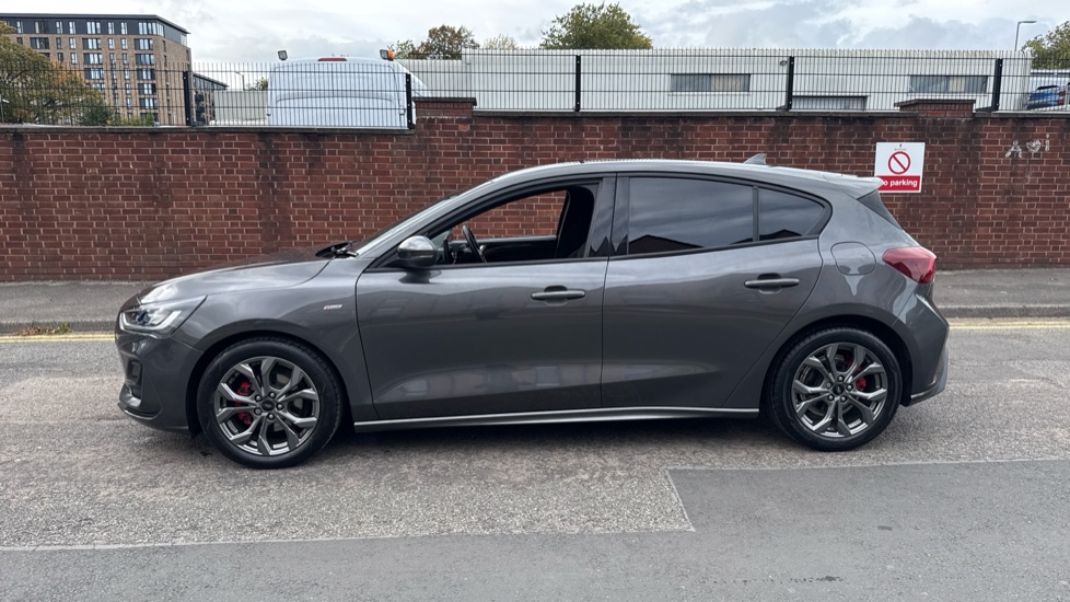 Ford Focus 1.0 EcoBoost Hybrid mHEV ST-Line 5dr Petrol Hatchback - Image 37