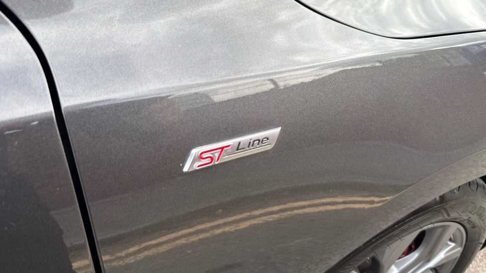 Ford Focus 1.0 EcoBoost Hybrid mHEV ST-Line 5dr Petrol Hatchback - Image 43