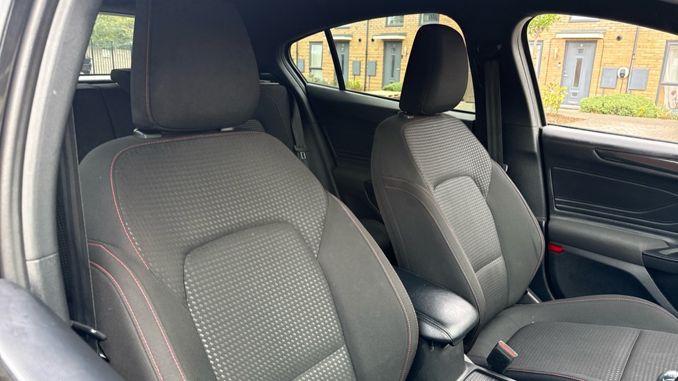 Ford Focus 1.0 EcoBoost Hybrid mHEV ST-Line 5dr Petrol Hatchback - Image 44