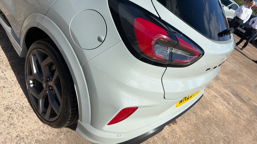 Ford Puma ST 1.0 EcoBoost Hybrid mHEV ST 5dr DCT Petrol Hatchback - Image 39