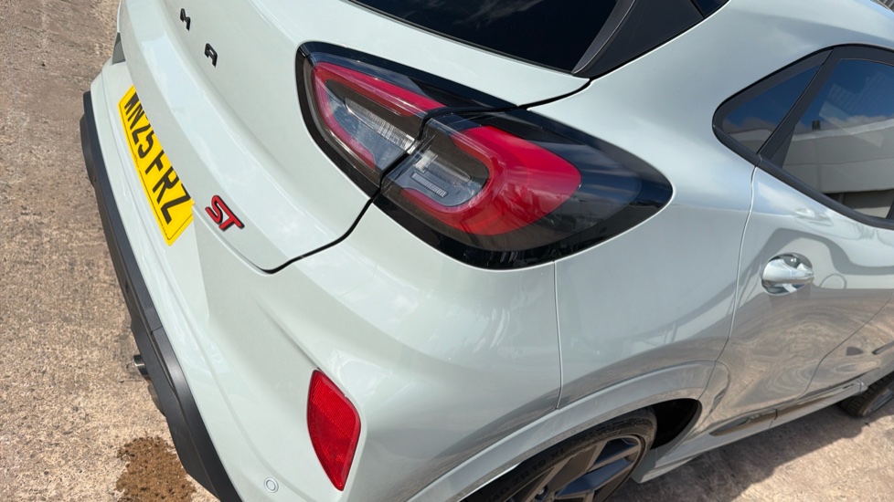 Ford Puma ST 1.0 EcoBoost Hybrid mHEV ST 5dr DCT Petrol Hatchback - Image 40