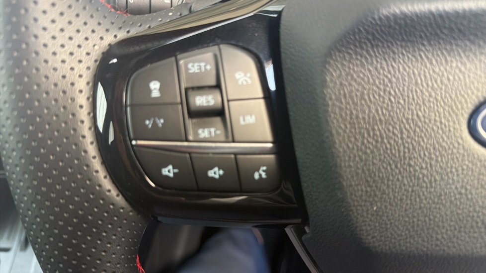 Ford Puma ST 1.0 EcoBoost Hybrid mHEV ST 5dr DCT Petrol Hatchback - Image 29