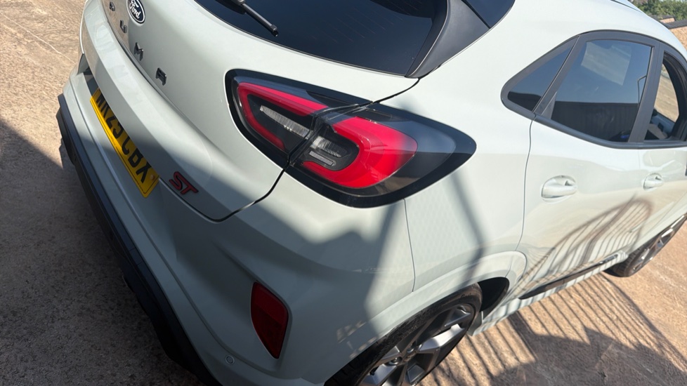Ford Puma ST 1.0 EcoBoost Hybrid mHEV ST 5dr DCT Petrol Hatchback - Image 38