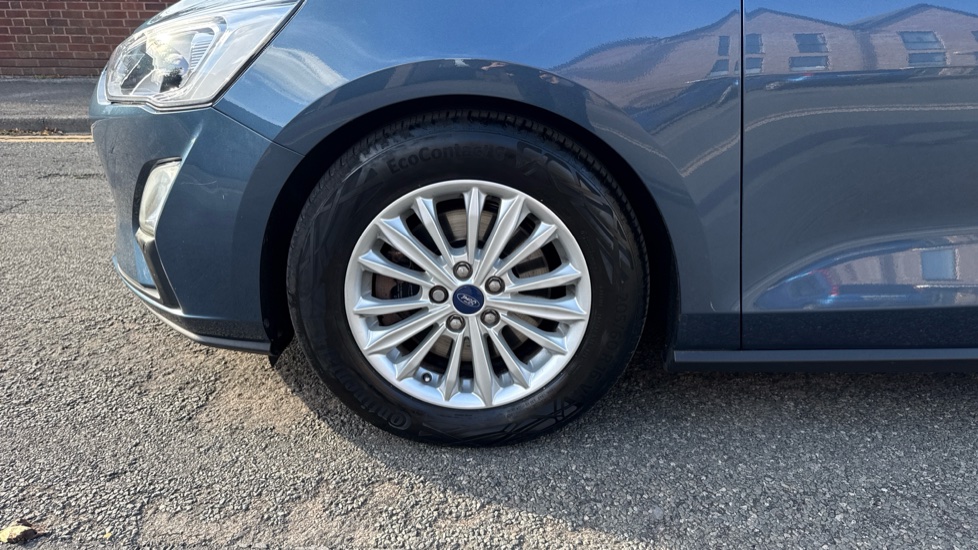 Ford Focus 1.0 EcoBoost 125 Titanium 5dr Auto Petrol Estate - Image 37
