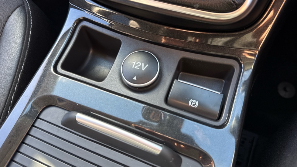 Ford Kuga 1.5 TDCi Titanium Edition 5dr 2WD Diesel Estate - Image 19