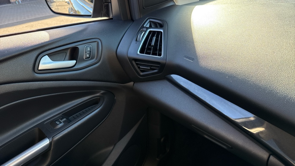 Ford Kuga 1.5 TDCi Titanium Edition 5dr 2WD Diesel Estate - Image 24