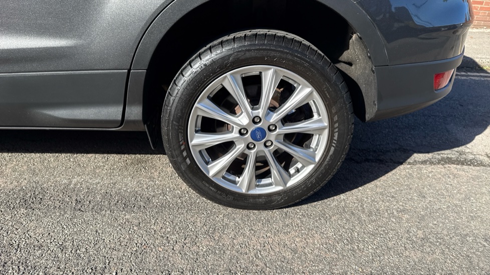 Ford Kuga 1.5 TDCi Titanium Edition 5dr 2WD Diesel Estate - Image 37