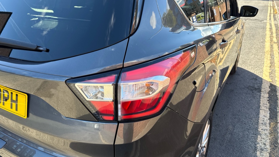 Ford Kuga 1.5 TDCi Titanium Edition 5dr 2WD Diesel Estate - Image 41