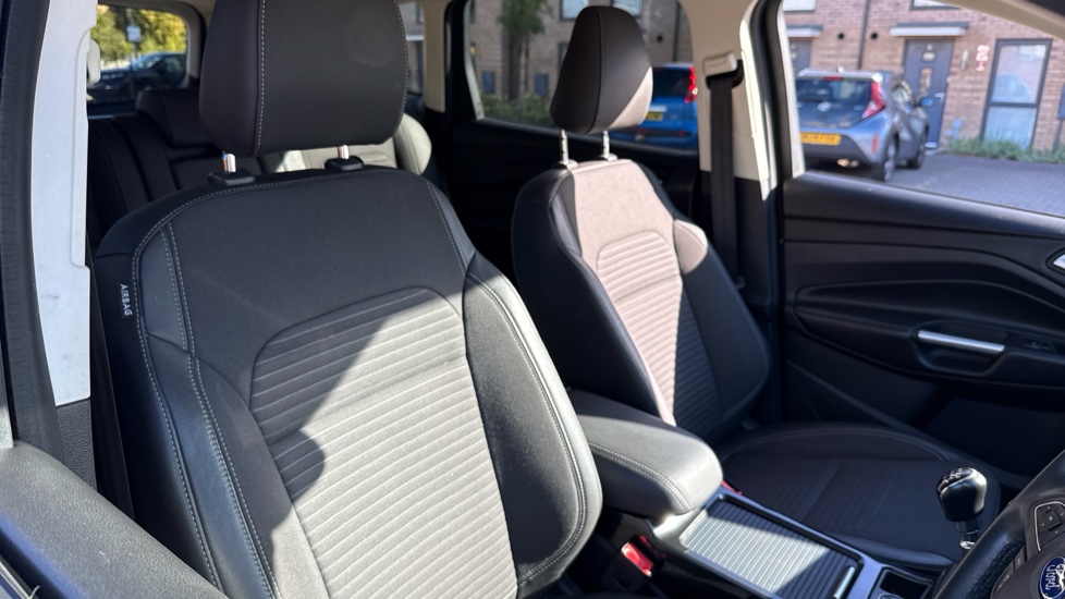 Ford Kuga 1.5 TDCi Titanium Edition 5dr 2WD Diesel Estate - Image 43