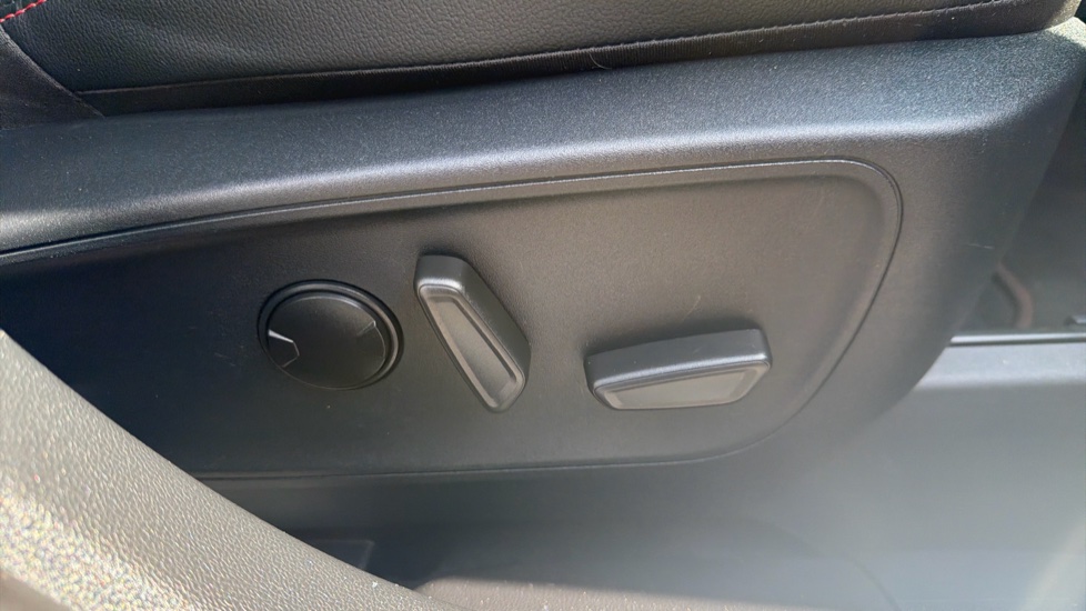 Ford Kuga 2.5 FHEV ST-Line Edition 5dr CVT Hybrid Estate - Image 19