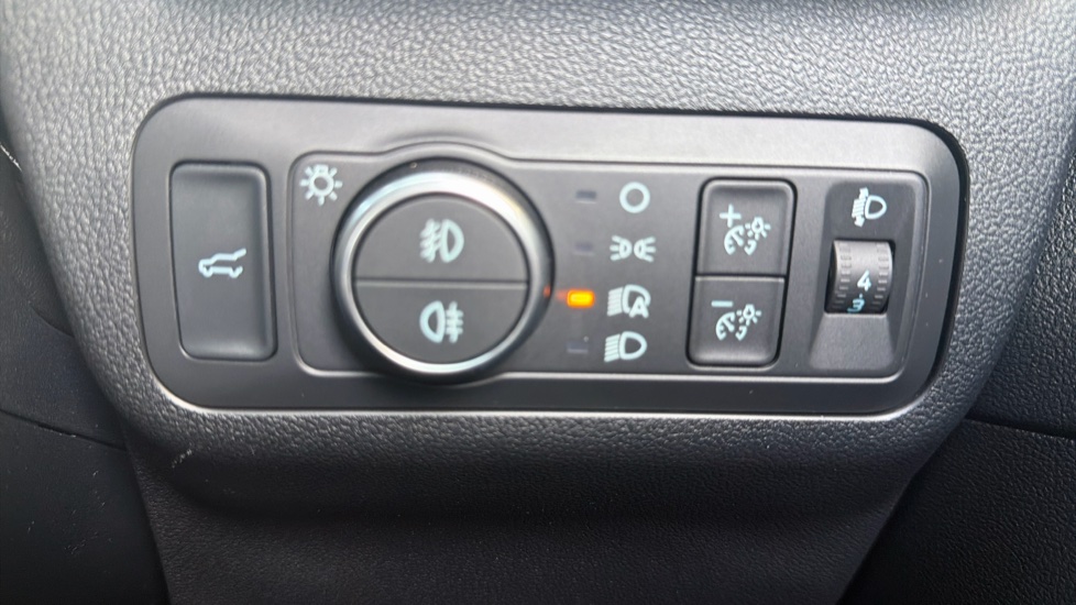 Ford Kuga 2.5 FHEV ST-Line Edition 5dr CVT Hybrid Estate - Image 37
