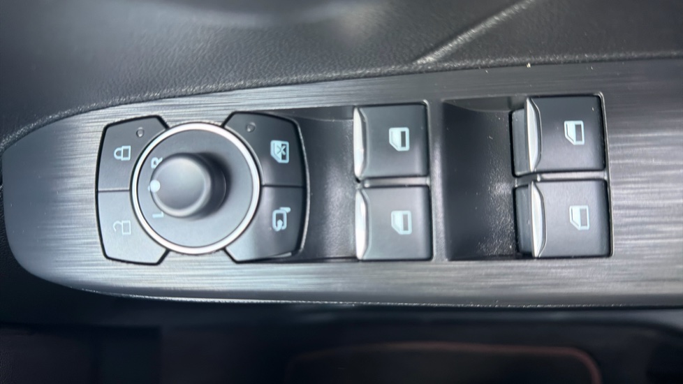 Ford Kuga 2.5 FHEV ST-Line Edition 5dr CVT Hybrid Estate - Image 38