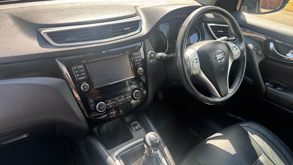 Nissan Qashqai 1.6 dCi Tekna [Non-Panoramic] 5dr Diesel Hatchback - Image 9