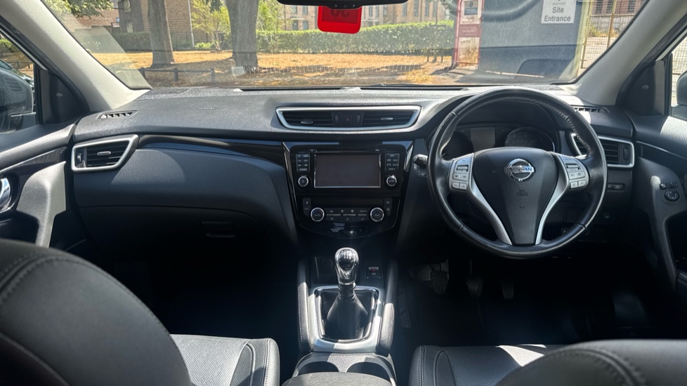 Nissan Qashqai 1.6 dCi Tekna [Non-Panoramic] 5dr Diesel Hatchback - Image 10
