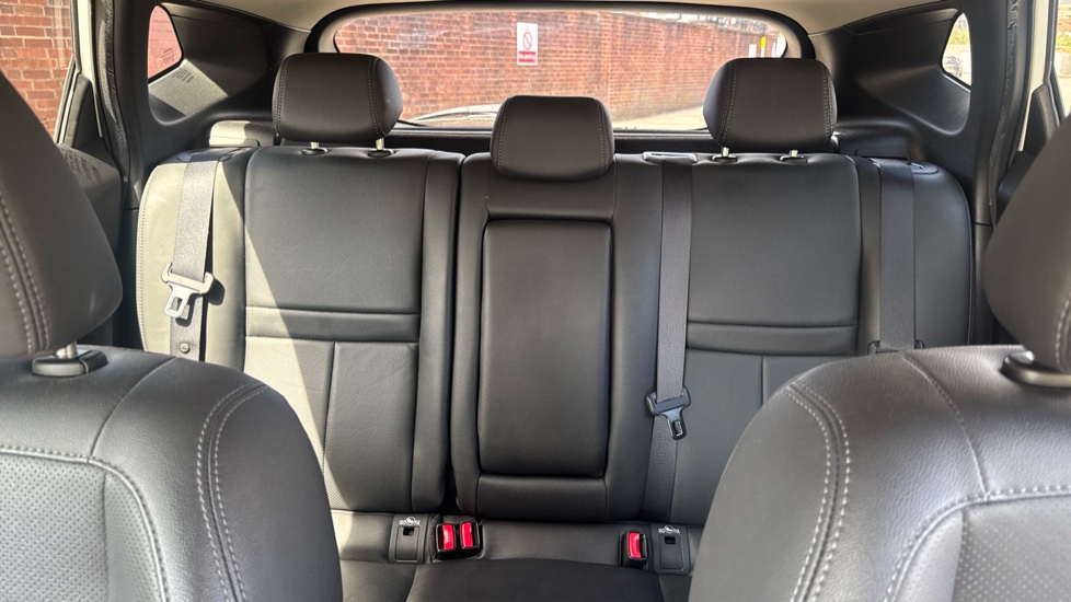 Nissan Qashqai 1.6 dCi Tekna [Non-Panoramic] 5dr Diesel Hatchback - Image 15