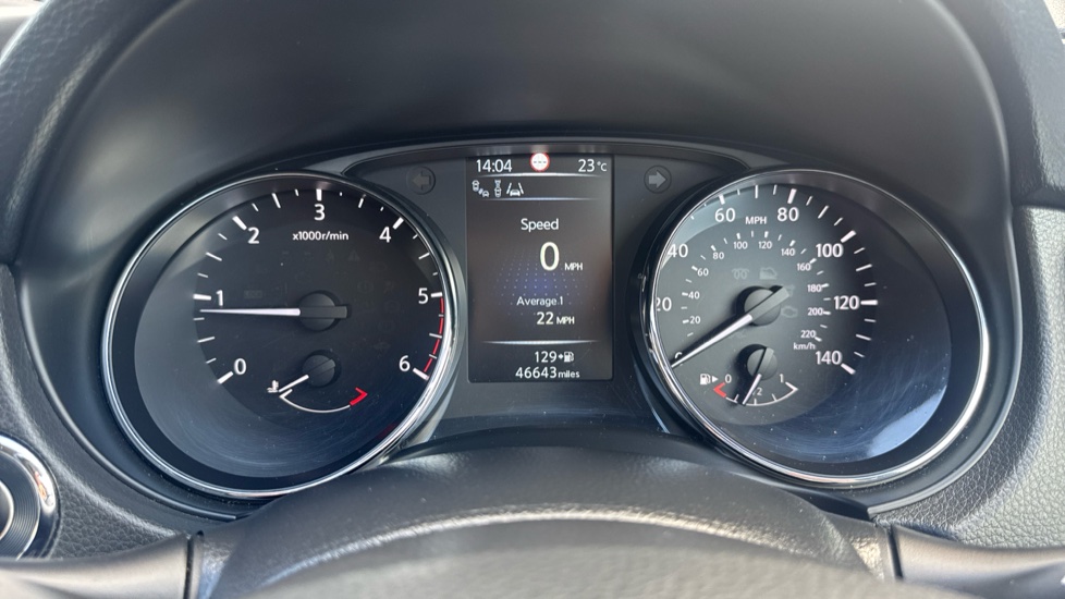 Nissan Qashqai 1.6 dCi Tekna [Non-Panoramic] 5dr Diesel Hatchback - Image 18
