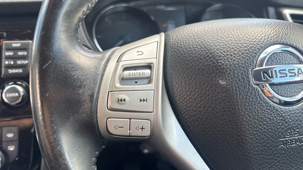Nissan Qashqai 1.6 dCi Tekna [Non-Panoramic] 5dr Diesel Hatchback - Image 21