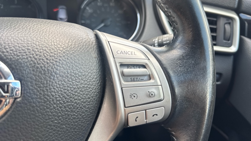 Nissan Qashqai 1.6 dCi Tekna [Non-Panoramic] 5dr Diesel Hatchback - Image 22