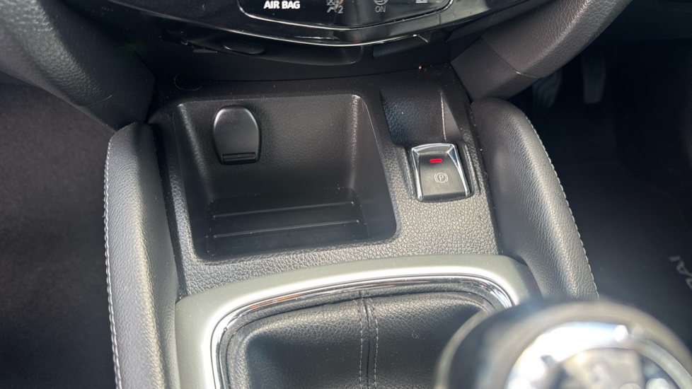 Nissan Qashqai 1.6 dCi Tekna [Non-Panoramic] 5dr Diesel Hatchback - Image 27