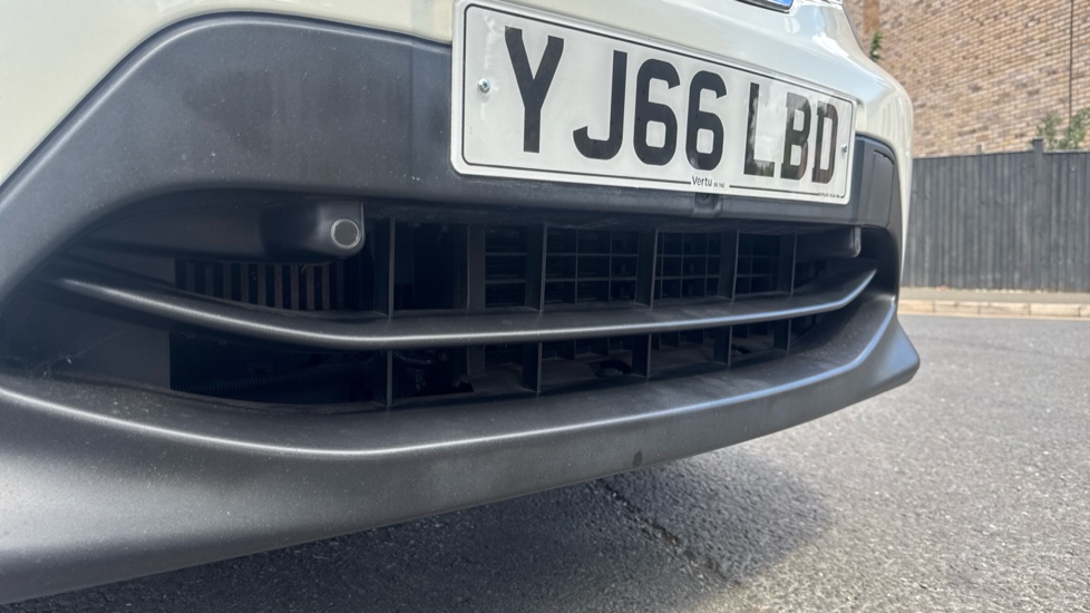 Nissan Qashqai 1.6 dCi Tekna [Non-Panoramic] 5dr Diesel Hatchback - Image 36
