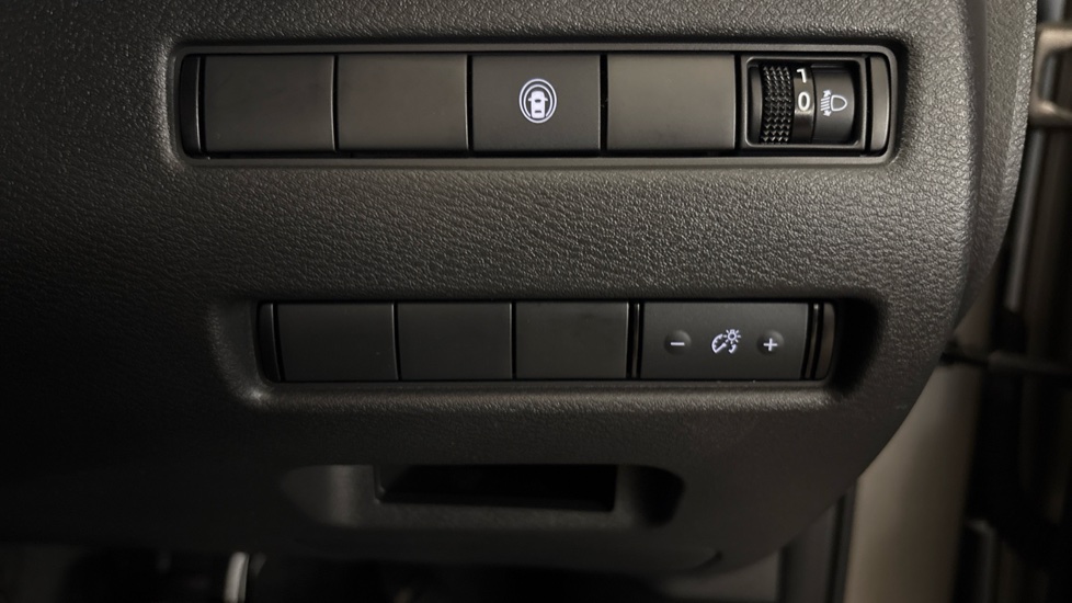 Nissan X-Trail 1.5 E-Power E-4orce 213 Acenta Prem 5dr 7 St Auto Hybrid Station Wagon - Image 24