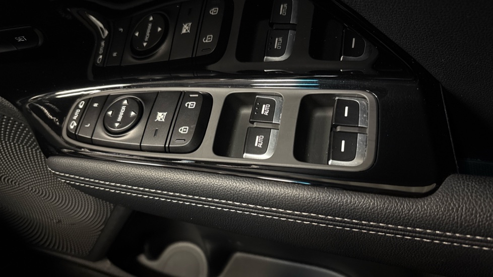Kia Niro 1.6 GDi Hybrid 4 5dr DCT Hybrid Estate - Image 25