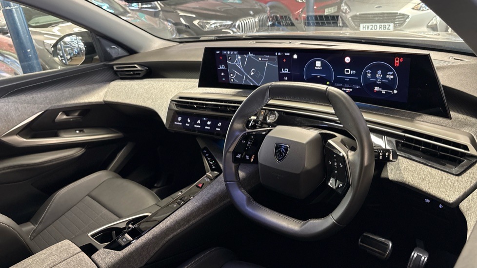 Peugeot 5008 1.2 Hybrid 136 Allure 5dr e-DSC6 Petrol Estate - Image 14