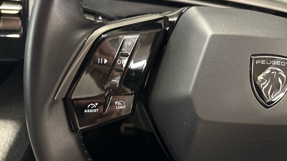 Peugeot 5008 1.2 Hybrid 136 Allure 5dr e-DSC6 Petrol Estate - Image 27