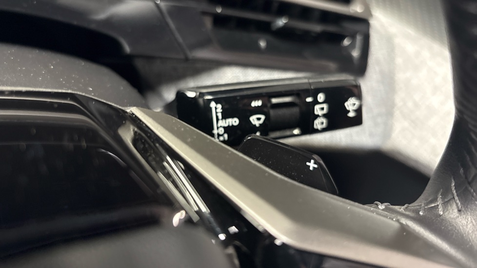 Peugeot 5008 1.2 Hybrid 136 Allure 5dr e-DSC6 Petrol Estate - Image 29