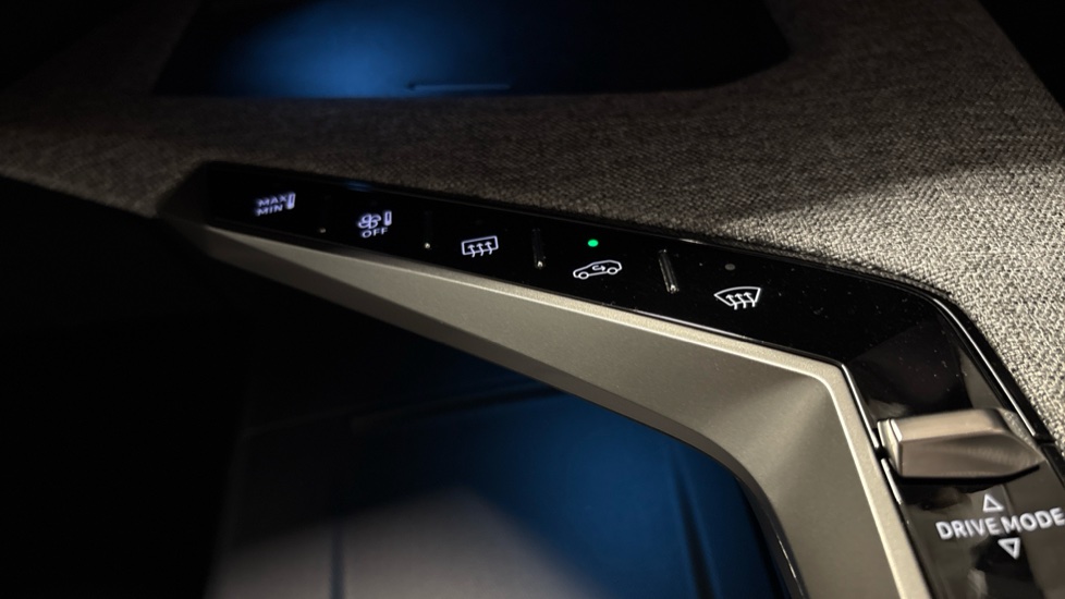 Peugeot 5008 1.2 Hybrid 136 Allure 5dr e-DSC6 Petrol Estate - Image 39