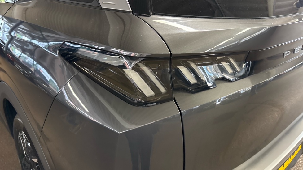 Peugeot 5008 1.2 Hybrid 136 Allure 5dr e-DSC6 Petrol Estate - Image 51