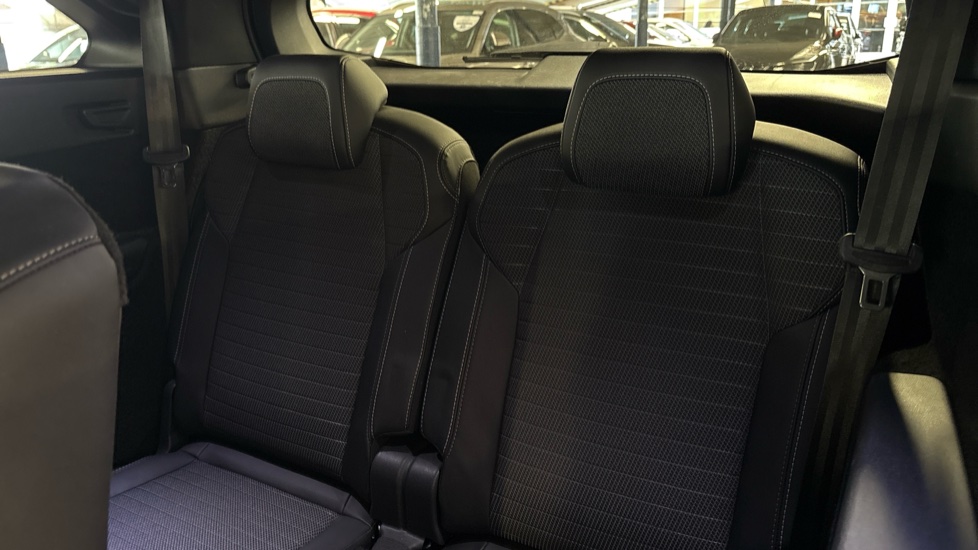 Peugeot 5008 1.2 Hybrid 136 Allure 5dr e-DSC6 Petrol Estate - Image 62