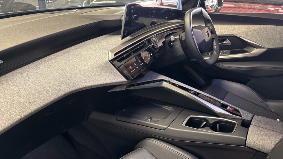 Peugeot 5008 1.2 Hybrid 136 Allure 5dr e-DSC6 Petrol Estate - Image 66