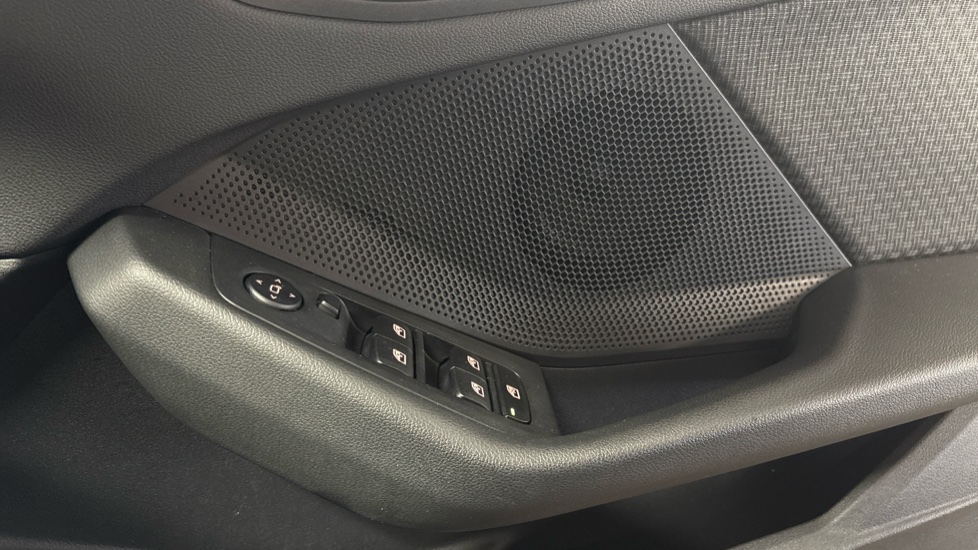 BMW 1 Series 118i [136] SE 5dr [Live Cockpit Professional] Petrol Hatchback - Image 25