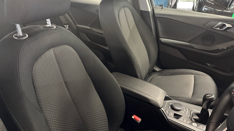 BMW 1 Series 118i [136] SE 5dr [Live Cockpit Professional] Petrol Hatchback - Image 67