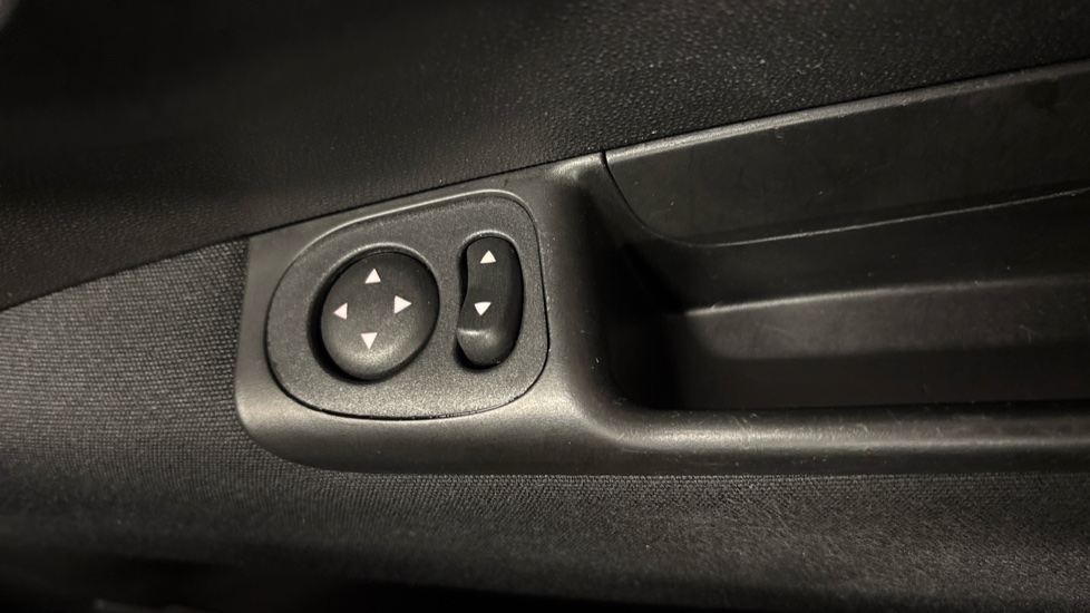 Fiat 500 1.2 Lounge 3dr Dualogic Petrol Hatchback - Image 21