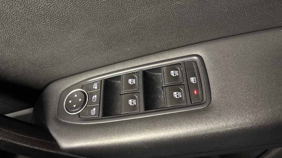 Renault Captur 1.0 TCE 100 Iconic 5dr Petrol Hatchback - Image 22