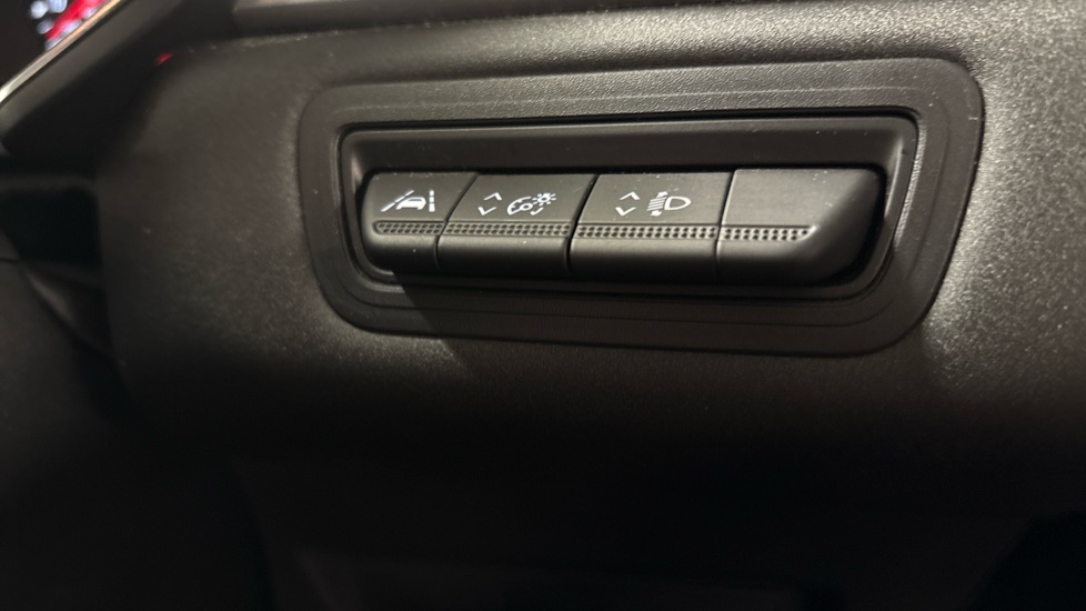 Renault Captur 1.0 TCE 100 Iconic 5dr Petrol Hatchback - Image 25