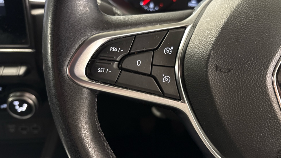 Renault Captur 1.0 TCE 100 Iconic 5dr Petrol Hatchback - Image 27