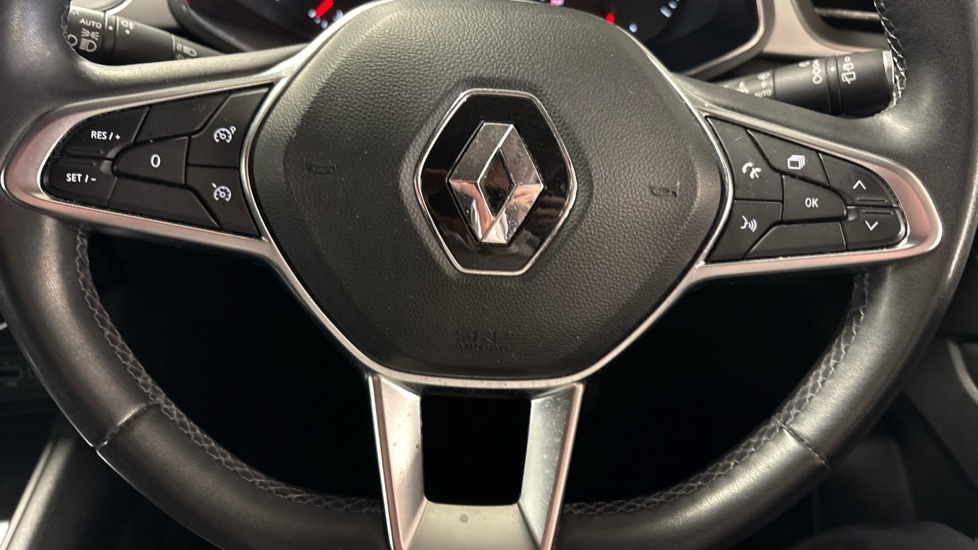 Renault Captur 1.0 TCE 100 Iconic 5dr Petrol Hatchback - Image 28