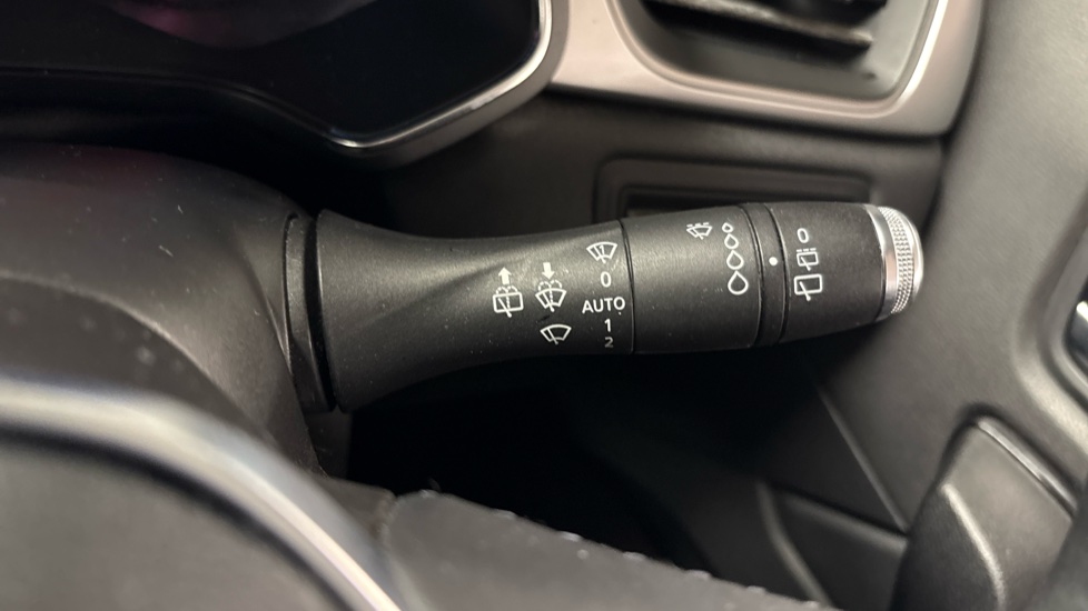 Renault Captur 1.0 TCE 100 Iconic 5dr Petrol Hatchback - Image 29